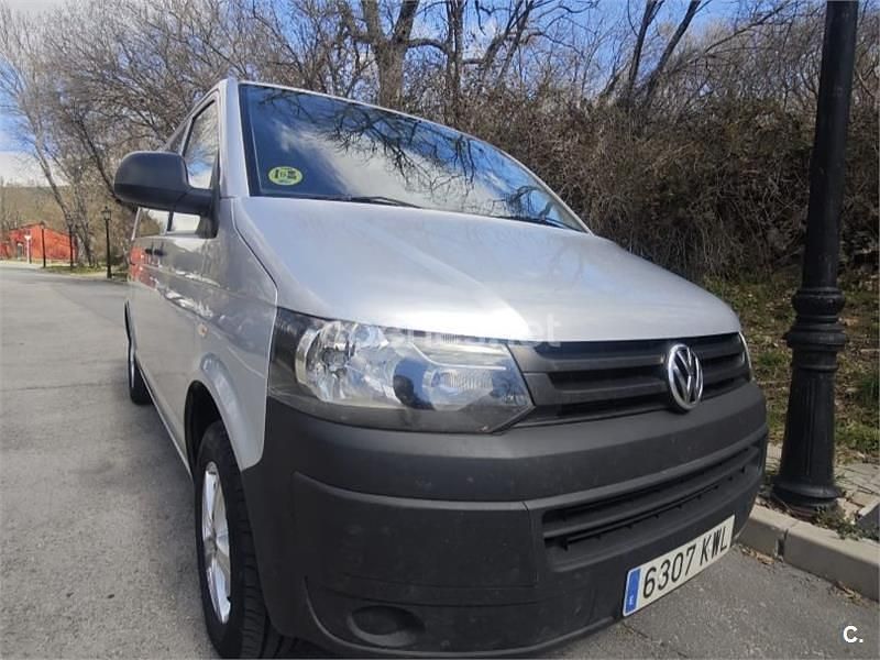 Usado VW Caravelle Trendline 140 CV (102 kW) 2012 Gris / plata Monovolumen