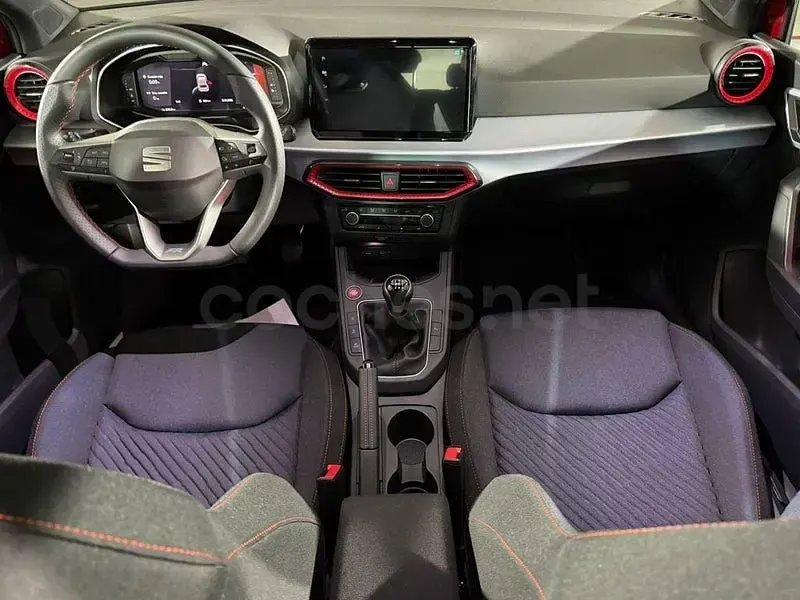 Käytetty Seat Ibiza FR 115 HP (84 kW) 2025 Punainen Sedan