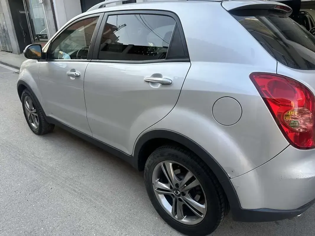 Usado SsangYong Korando Limited 175 CV (128 kW) 2012 Plateado SUV