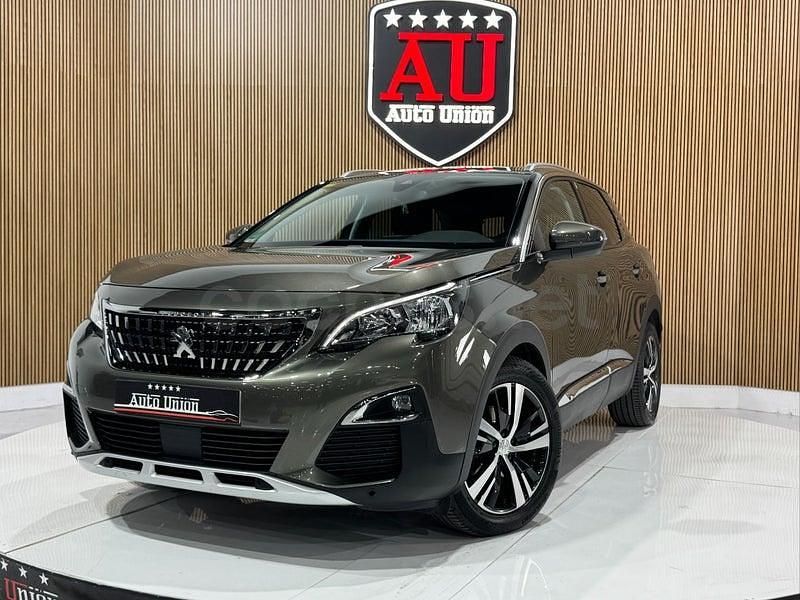 Usado Peugeot 3008 Allure 130 CV (95 kW) 2019 Gris / plata SUV
