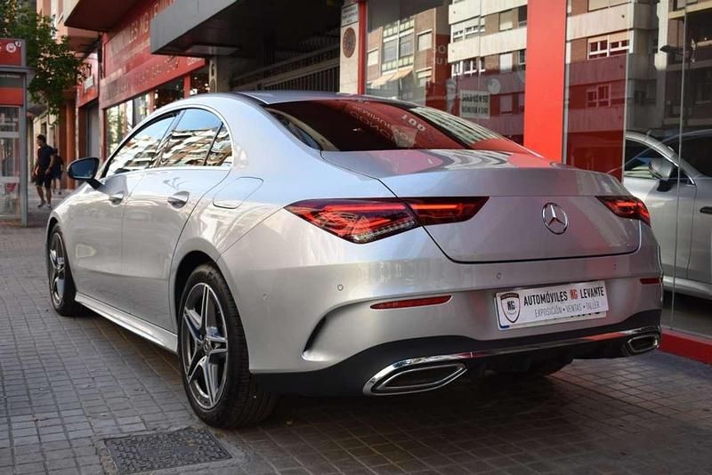 Usado Mercedes CLA180 136 CV (100 kW) 2023 Plateado Berlina