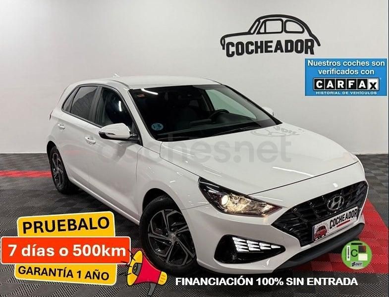 Usado Hyundai i30 120 CV (88 kW) 2021 Blanco Berlina
