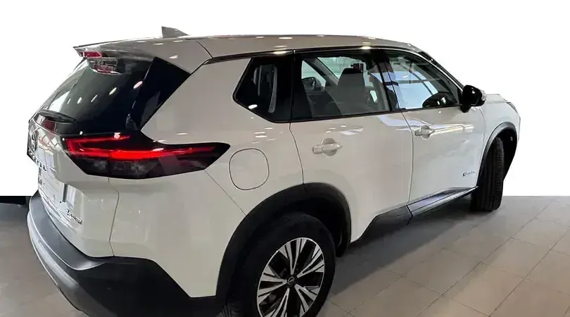 Usado Nissan X-Trail Acenta 213 CV (156 kW) 2024 Yuki white SUV