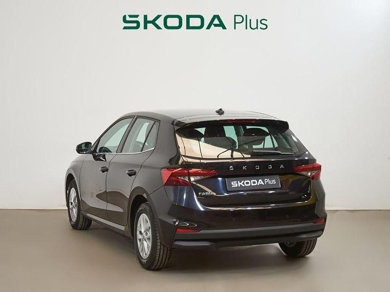 Usado Skoda Fabia Selection 95 CV (69 kW) 2024 Negro Berlina