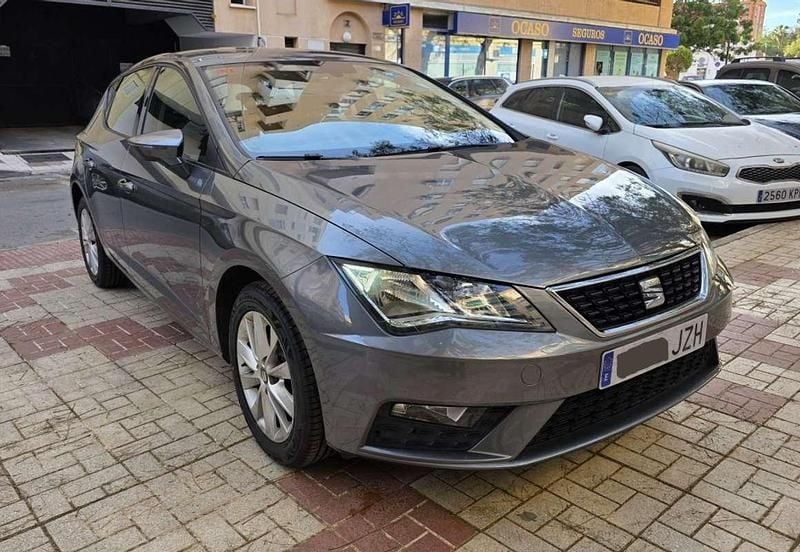 Usado Seat Leon Style 110 HP (80 kW) 2017 Cinzento Citadino