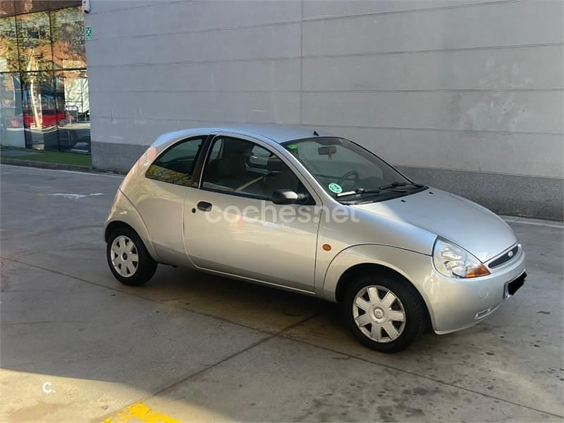Usado Ford Ka Collection 70 CV (51 kW) 2006 Gris / plata Utilitario