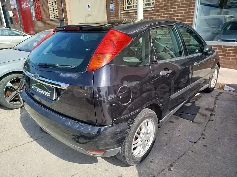 Usado Ford Focus Ambiente 90 CV (66 kW) 2000 Negro Berlina