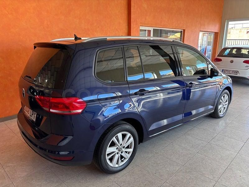 Usado VW Touran Advance 150 CV (110 kW) 2021 Azul Monovolumen