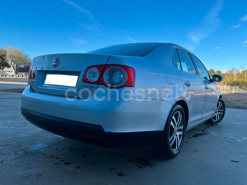 Usado VW Jetta Advance 140 CV (102 kW) 2008 Gris / plata Berlina
