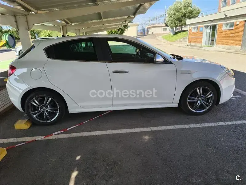 Usado Alfa Romeo Giulietta Distinctive 105 CV (77 kW) 2014 Blanco Utilitario