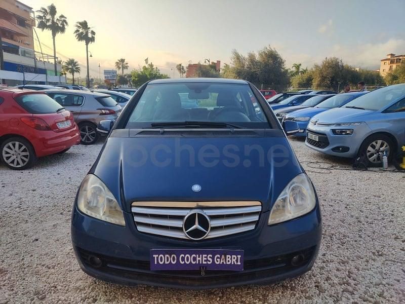Käytetty Mercedes A180 Avantgarde 109 HP (80 kW) 2010 Sininen Sedan