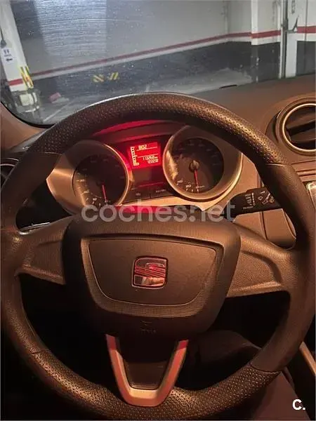 Usado Seat Ibiza Reference 70 CV (51 kW) 2010 Gris / plata Berlina