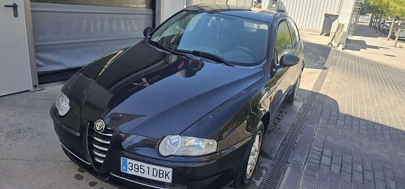 Usado Alfa Romeo 147 Distinctive 105 CV (77 kW) 2005 Negro Utilitario