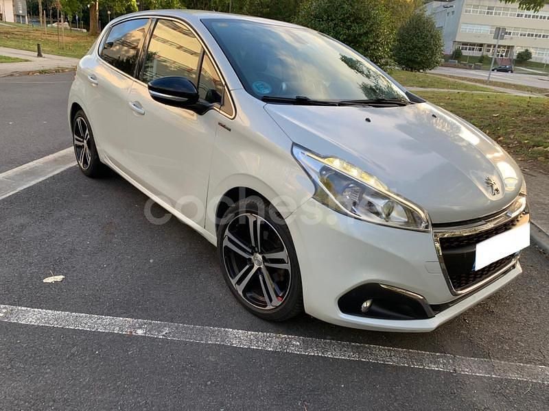 Usado Peugeot 208 Allure 110 CV (80 kW) 2017 Blanco Utilitario