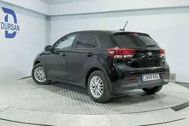 Usado Kia Rio 100 CV (73 kW) 2017 Negro