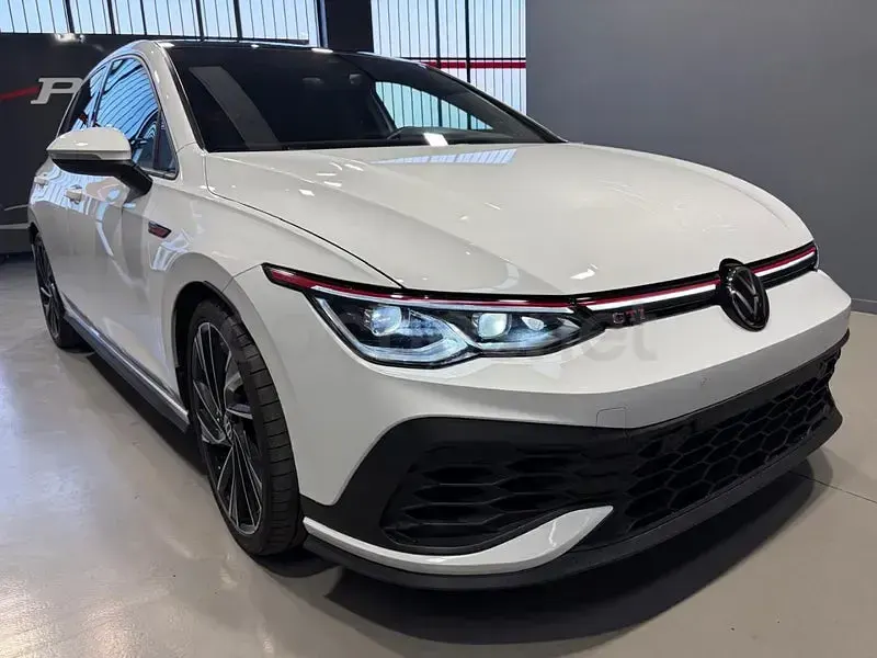 Usado VW Golf VIII GTI Clubsport 301 CV (221 kW) 2023 Blanco Berlina
