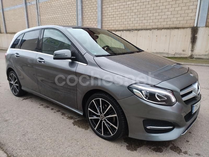 Usado Mercedes B200 136 CV (100 kW) 2018 Gris / plata Monovolumen