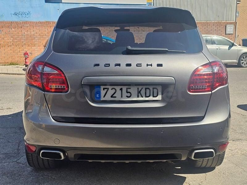 Usado Porsche Cayenne 380 CV (279 kW) 2011 Gris / plata SUV