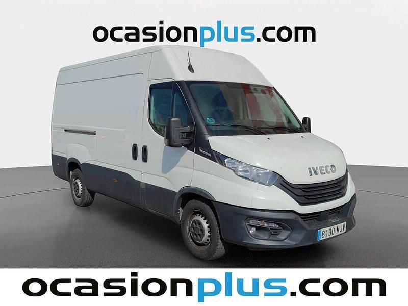 Usado Iveco Daily 156 CV (114 kW) 2023 Blanco Familiar