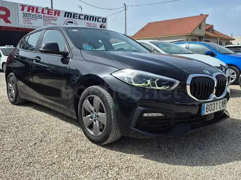 Usado BMW 118 Comfort Edition 136 CV (100 kW) 2021 Negro Utilitario