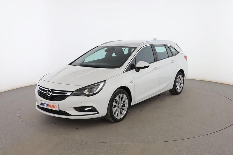 Usado Opel Astra Excellence 162 CV (119 kW) 2017 Blanco Familiar