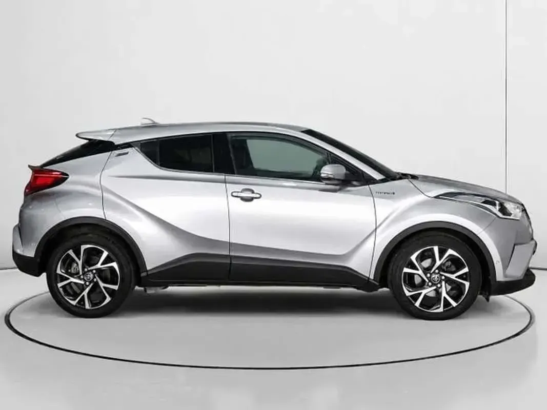 Usado Toyota C-HR Active 122 CV (89 kW) 2018 Gris SUV