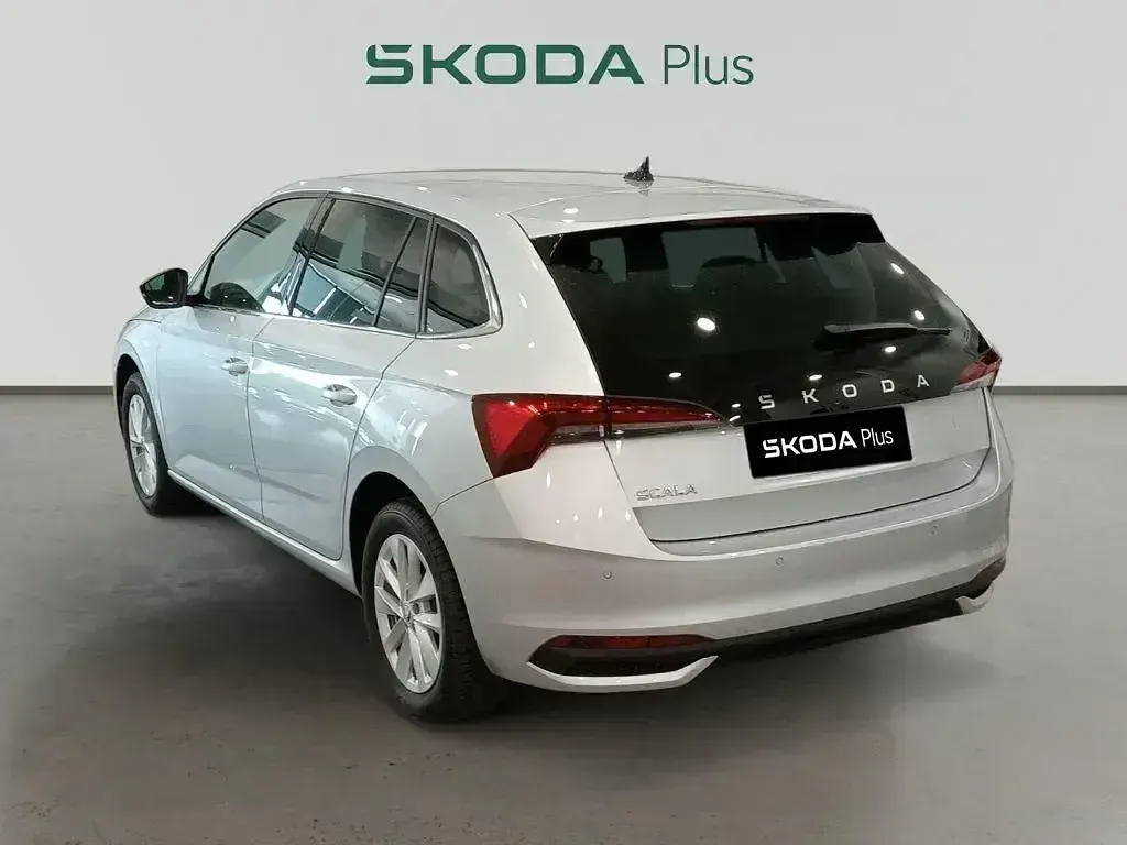 Usado Skoda Scala Selection 150 CV (110 kW) 2025 Gris Utilitario
