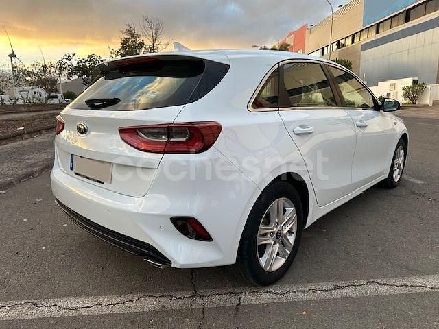 Usado Kia Ceed 100 CV (73 kW) 2021 Blanco Utilitario