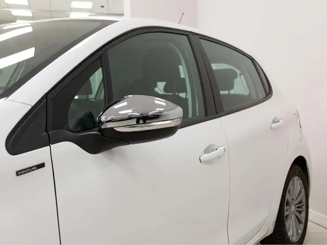Usado Peugeot 208 Signature Sky 83 CV (61 kW) 2019 Blanco Utilitario