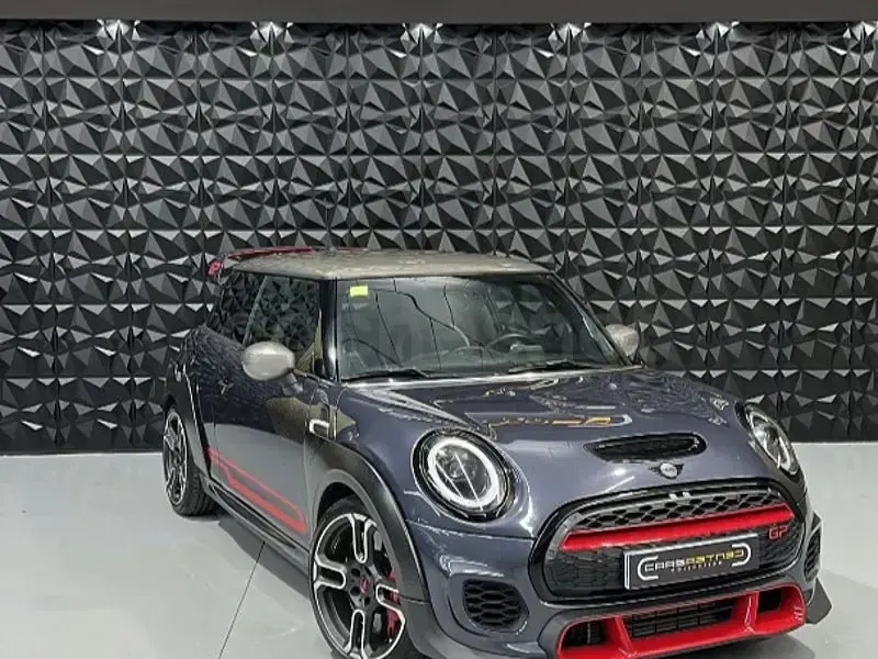 Usado Mini John Cooper Works 306 CV (225 kW) 2021 Gris / plata Utilitario