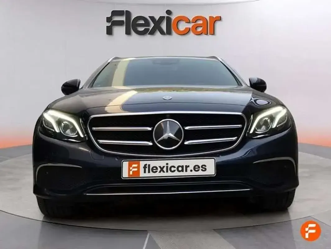 Usado Mercedes E300 306 CV (225 kW) 2020 Azul Familiar