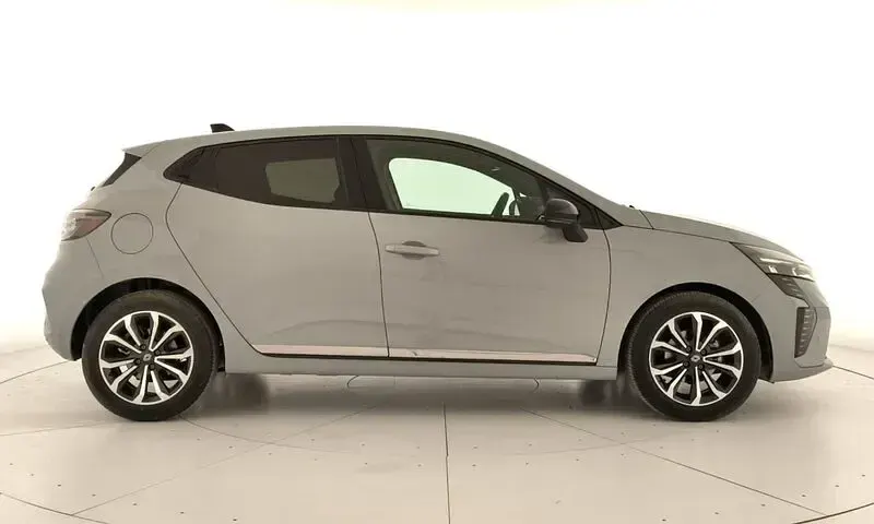 Usado Renault Clio V Techno 100 CV (73 kW) 2025 Gris Berlina