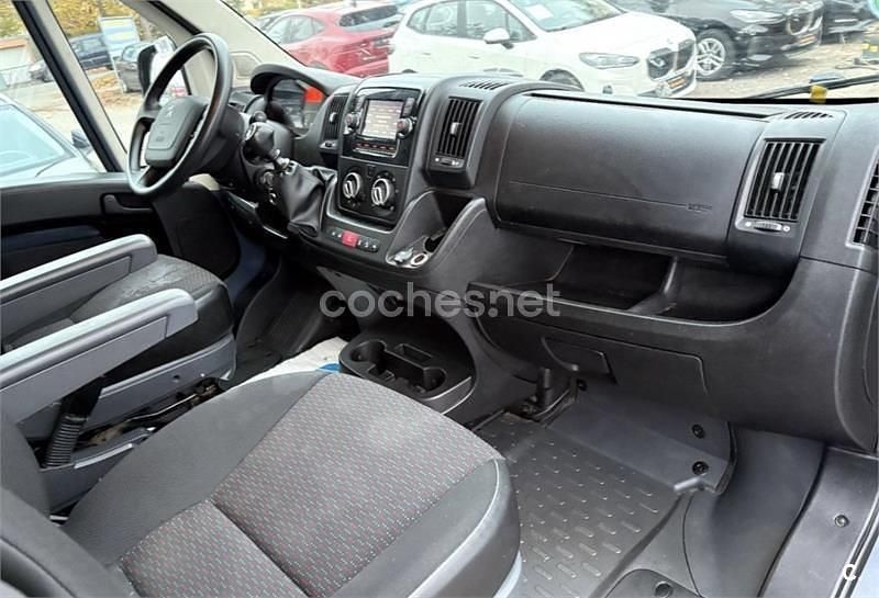 Usado Peugeot Boxer 130 CV (95 kW) 2012 Gris / plata Van
