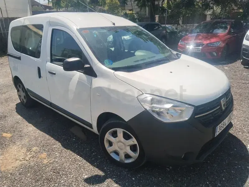 Usado Dacia Dokker 102 CV (75 kW) 2019 Blanco Monovolumen