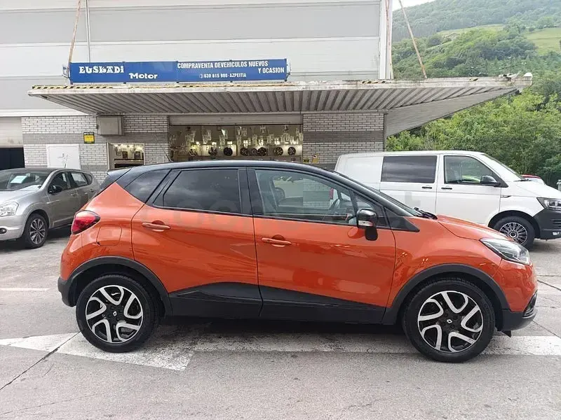 Usado Renault Captur Intens 90 CV (66 kW) 2016 Marrón SUV