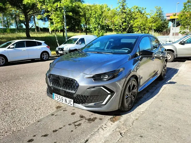 Usado Renault Clio V Esprit Alpine 160 CV (117 kW) 2025 Gris / plata Berlina