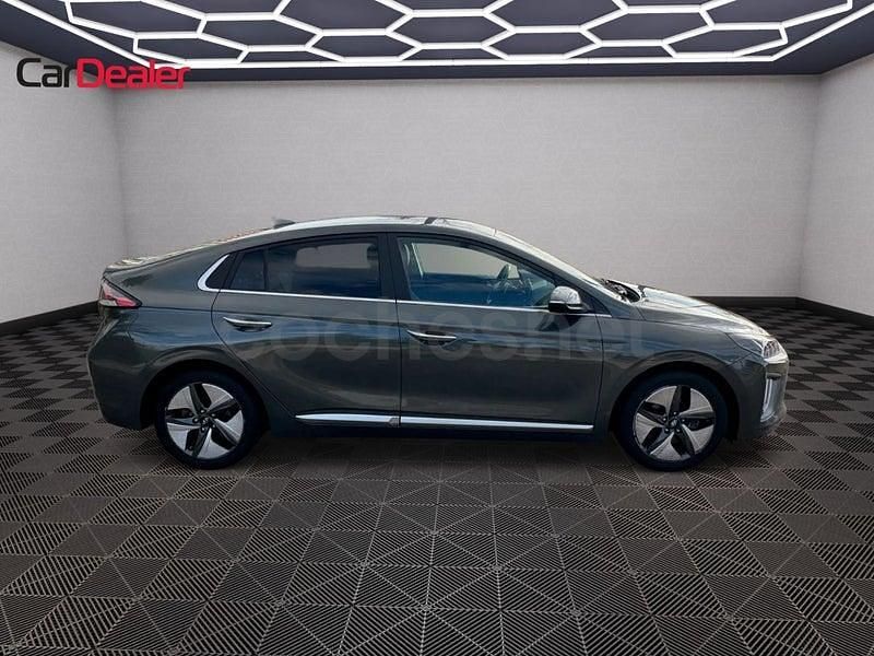 Usado Hyundai Ioniq Style 141 CV (103 kW) 2021 Gris / plata Utilitario