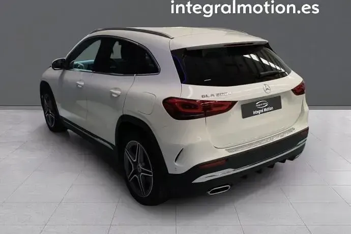Usado Mercedes GLA200 149 CV (109 kW) 2022 SUV