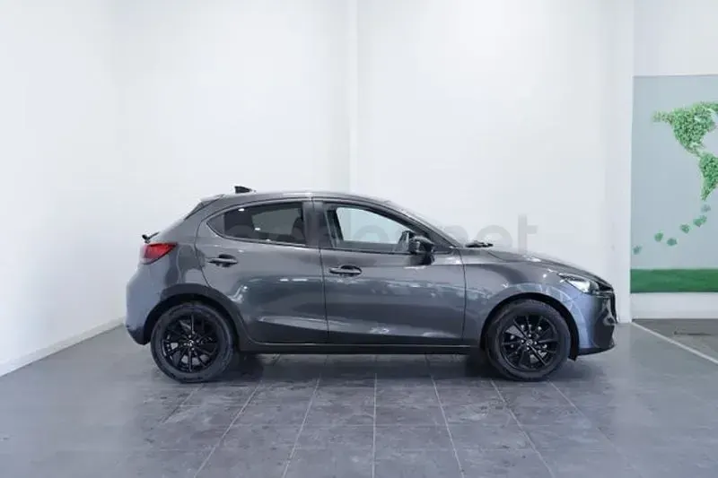 Usado Mazda 2 Homura-Line 90 CV (66 kW) 2023 Gris / plata Utilitario