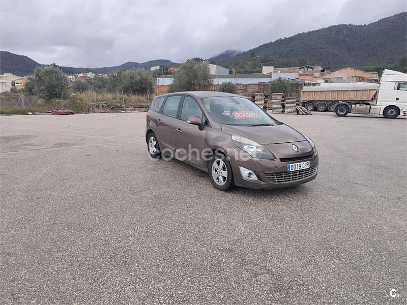 Usado Renault Grand Scénic III Dynamique 105 CV (77 kW) 2009 Marrón Monovolumen