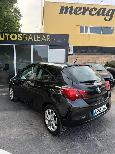 Usado Opel Corsa Selective 75 CV (55 kW) 2015 Negro Utilitario