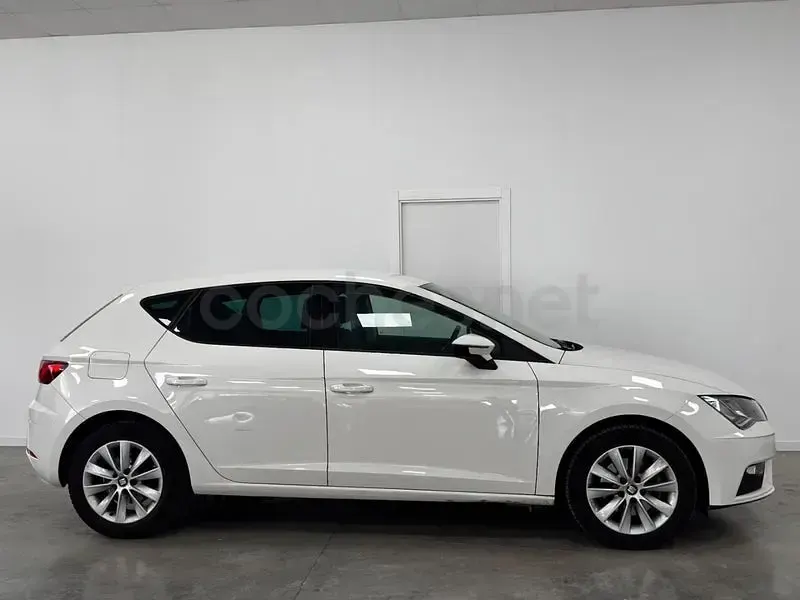Usado Seat Leon Style Plus 125 CV (91 kW) 2017 Blanco Berlina