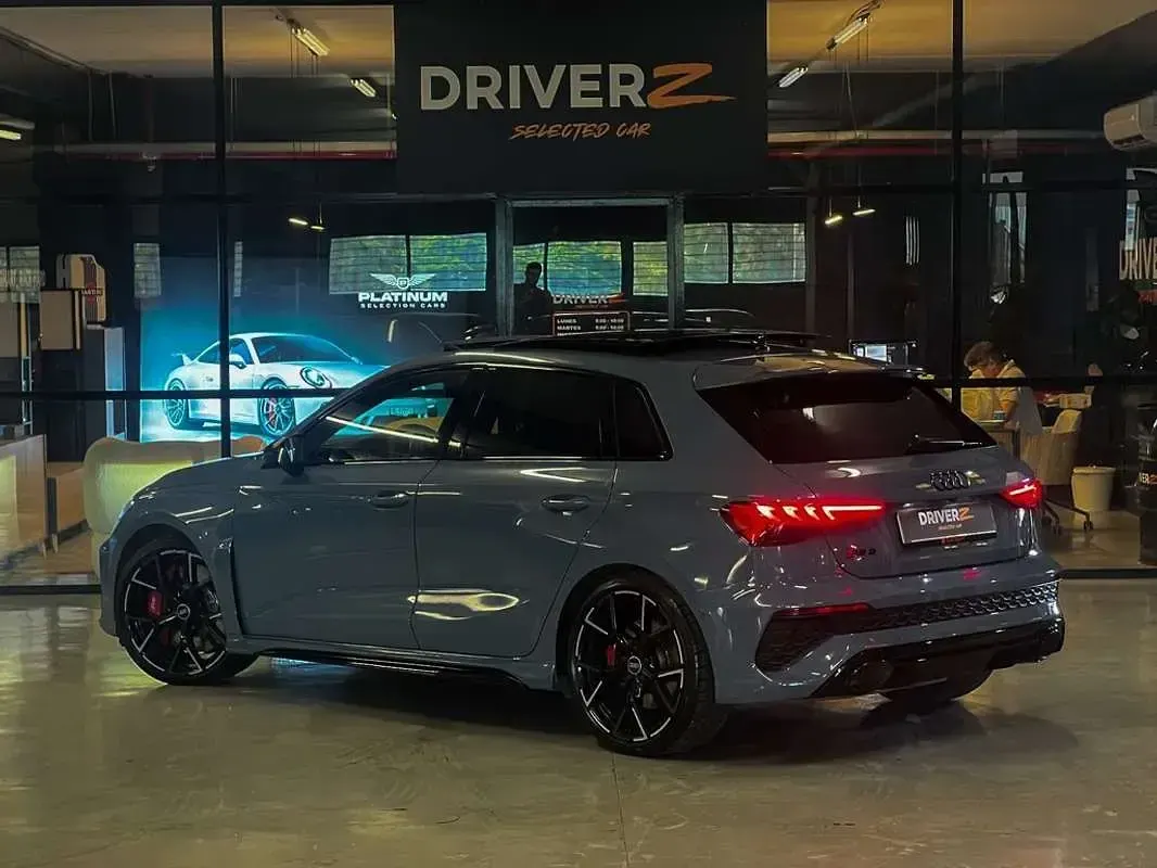 Usado Audi RS3 Sportback 400 CV (294 kW) 2023 Gris Utilitario