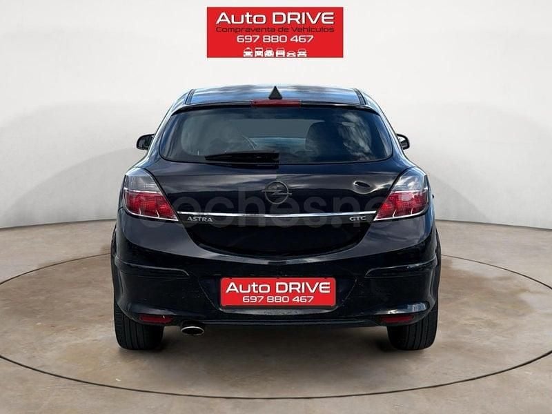 Usado Opel Astra GTC Enjoy 140 CV (102 kW) 2007 Negro Berlina