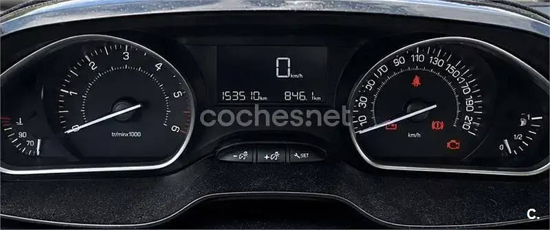 Usado Peugeot 208 Style 100 CV (73 kW) 2016 Rojo Utilitario