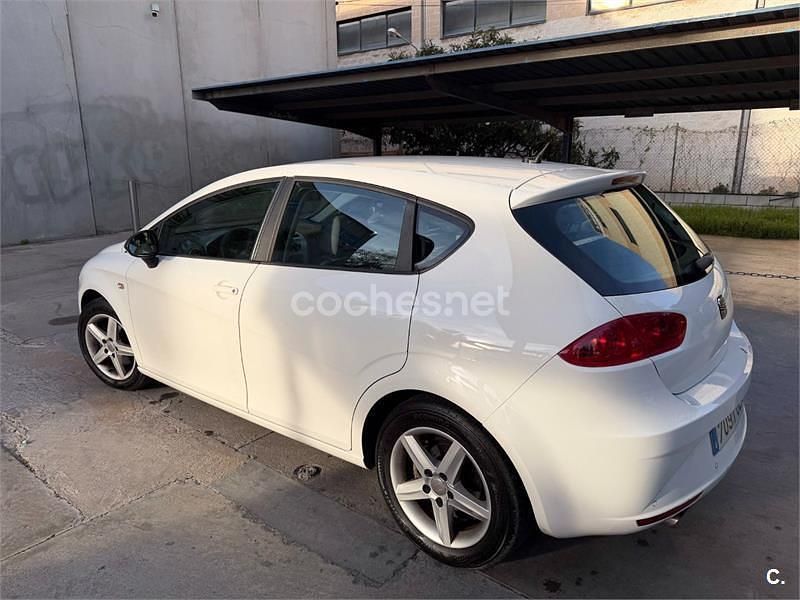 Usado Seat Leon Style 125 CV (91 kW) 2010 Blanco Utilitario