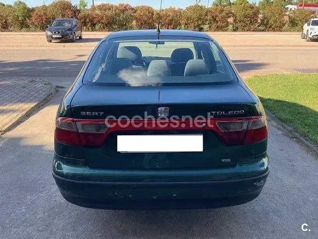 Usado Seat Toledo Stella 110 CV (80 kW) 2000 Verde Berlina