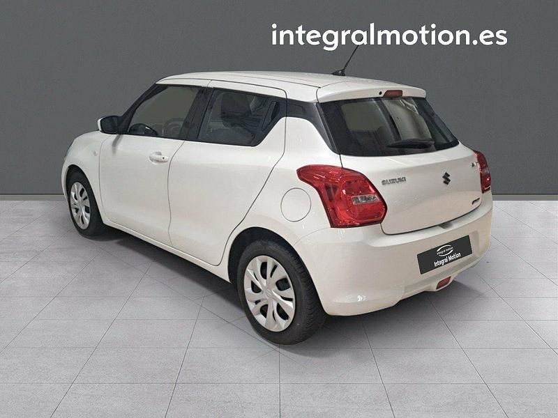 Usado Suzuki Swift 83 CV (61 kW) 2021 Blanco Utilitario