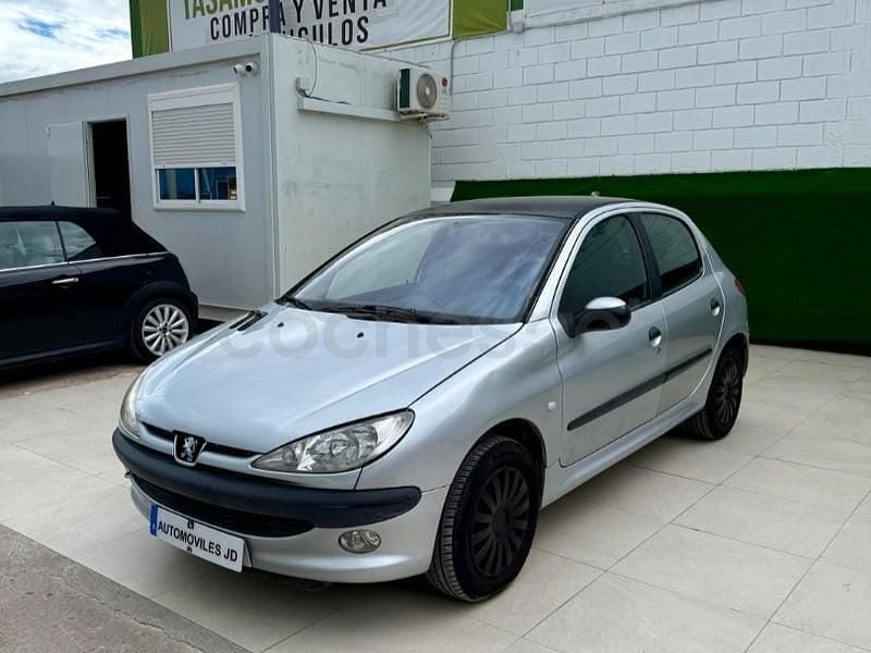 Usado Peugeot 206 75 CV (55 kW) 2005 Gris / plata Berlina