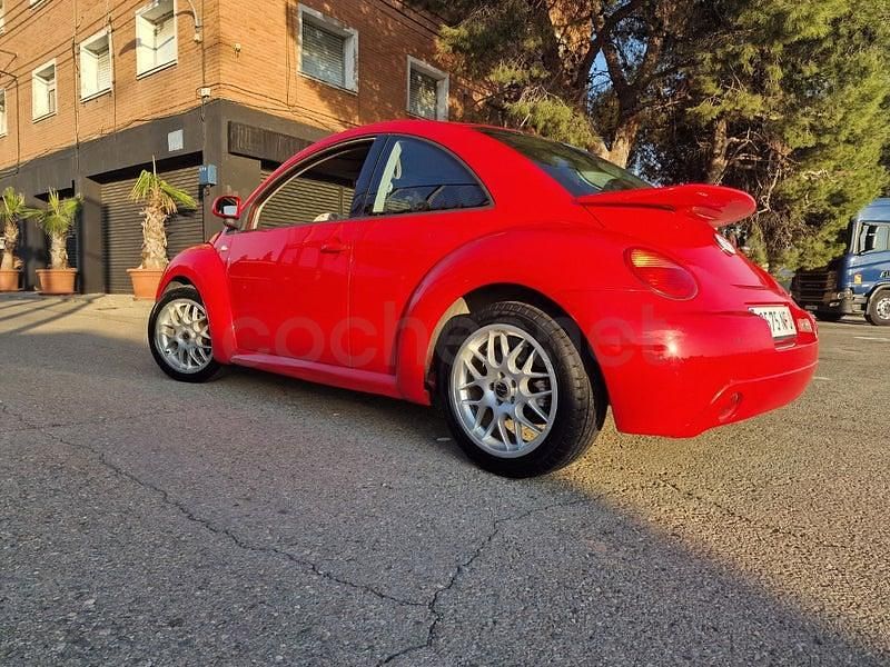 Usado VW New Beetle 115 CV (84 kW) 2000 Rojo Utilitario